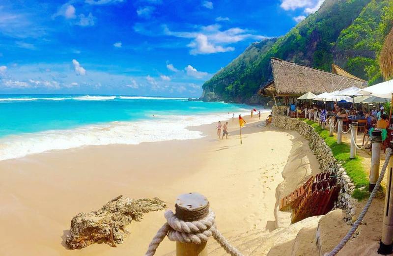 Santai sejenak di Sundays Beach Club, Pecatu 1 Sundays Beach Club @@frannymolina