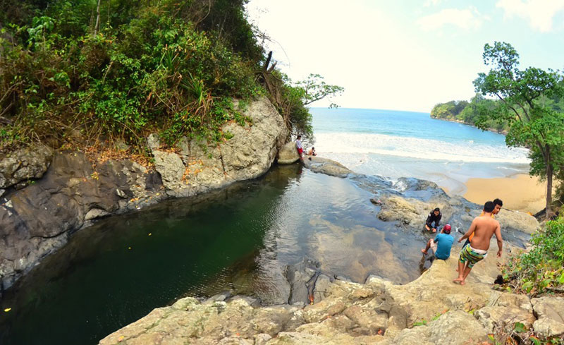 Pantai Banyu Anjlok