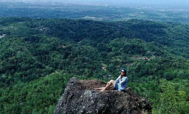 Watu Ngadek Yogyakarta